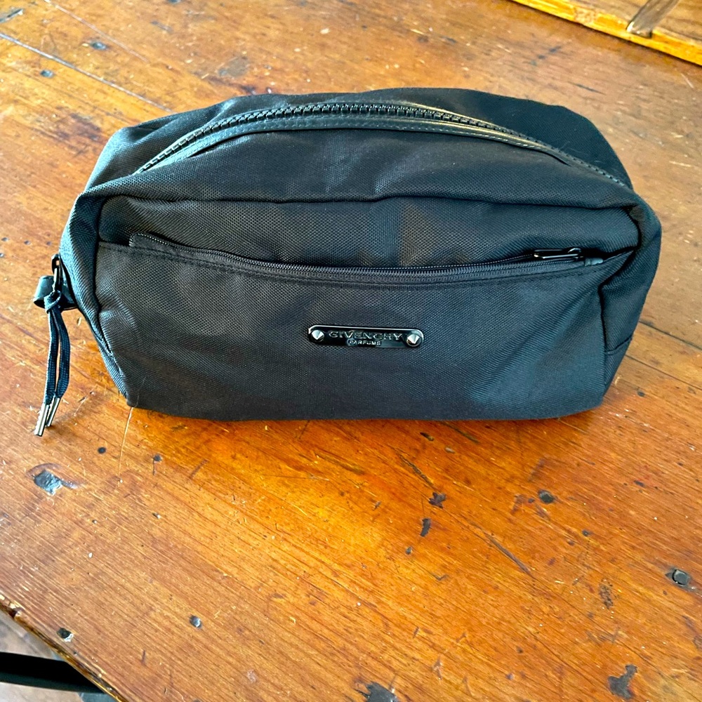 NICE “GIVENCHY PARFUMS” TOILETRIES BAG WITH DUAL POCKETS AND ZIPS CLEAN & MINT!